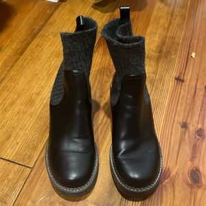 Super cute Black booties